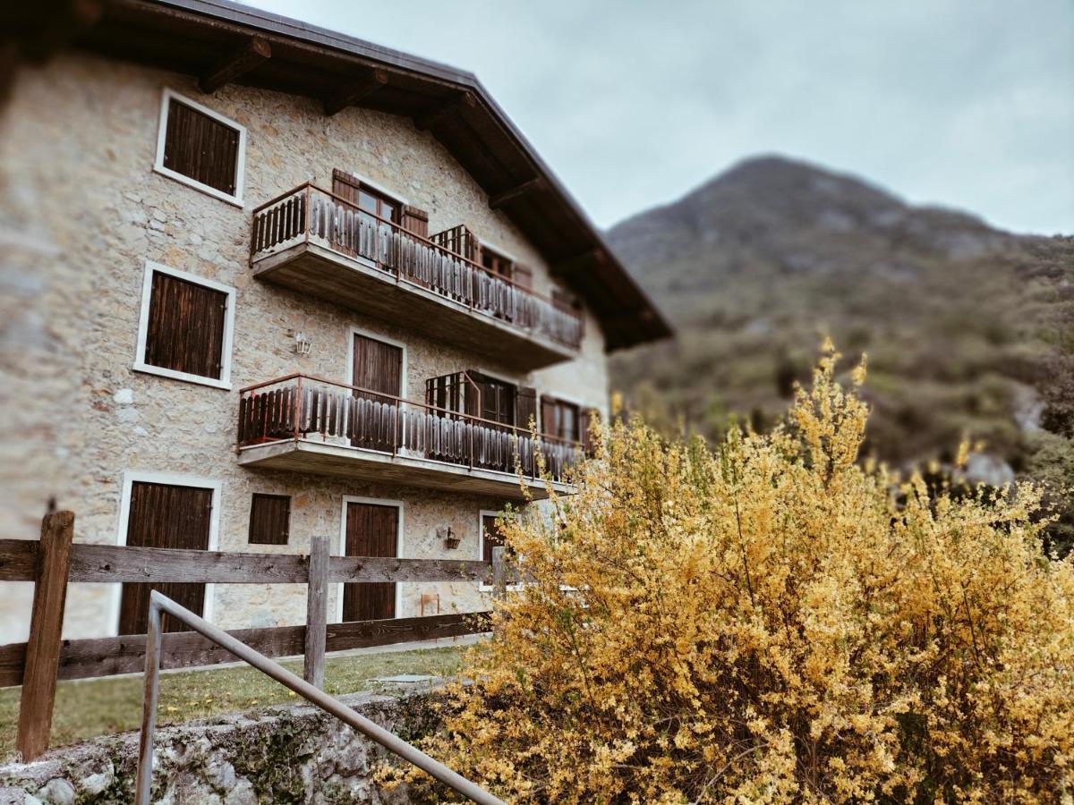 Rustica Sul Lago Tenno Primo Piano Luaran gambar